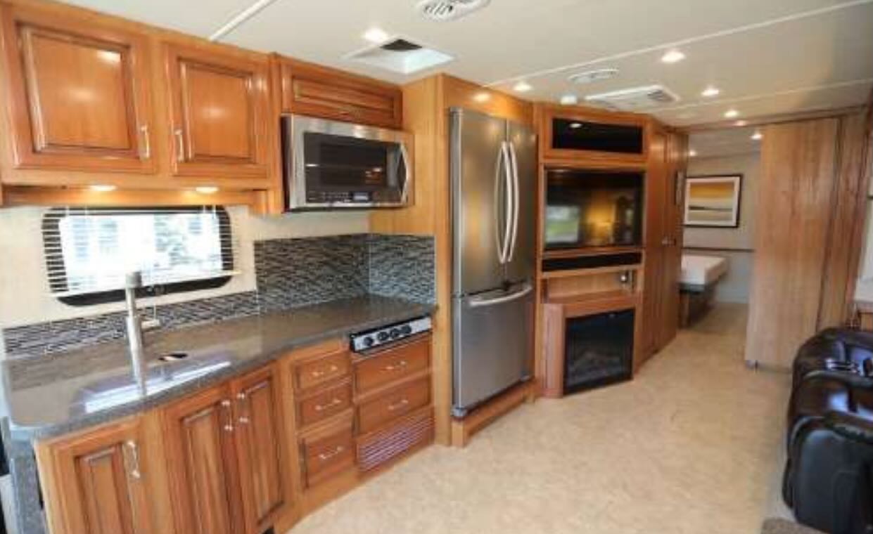 2016 FLEETWOOD SOUTHWIND® photo 4