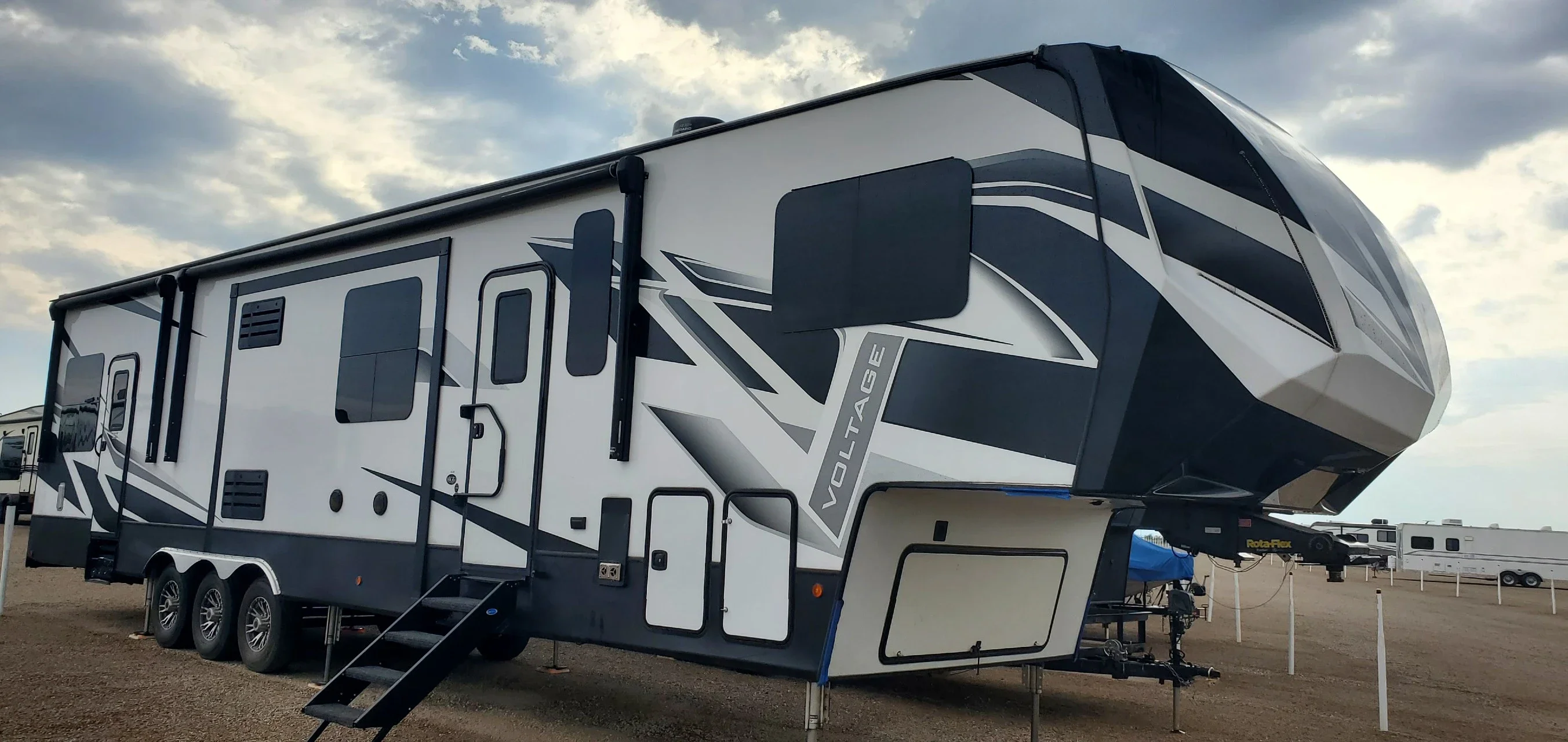2021 DUTCHMEN VOLTAGE exterior