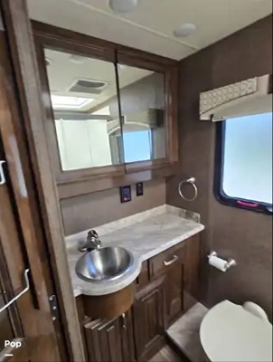 2019 THOR MOTOR COACH PALAZZO photo 6