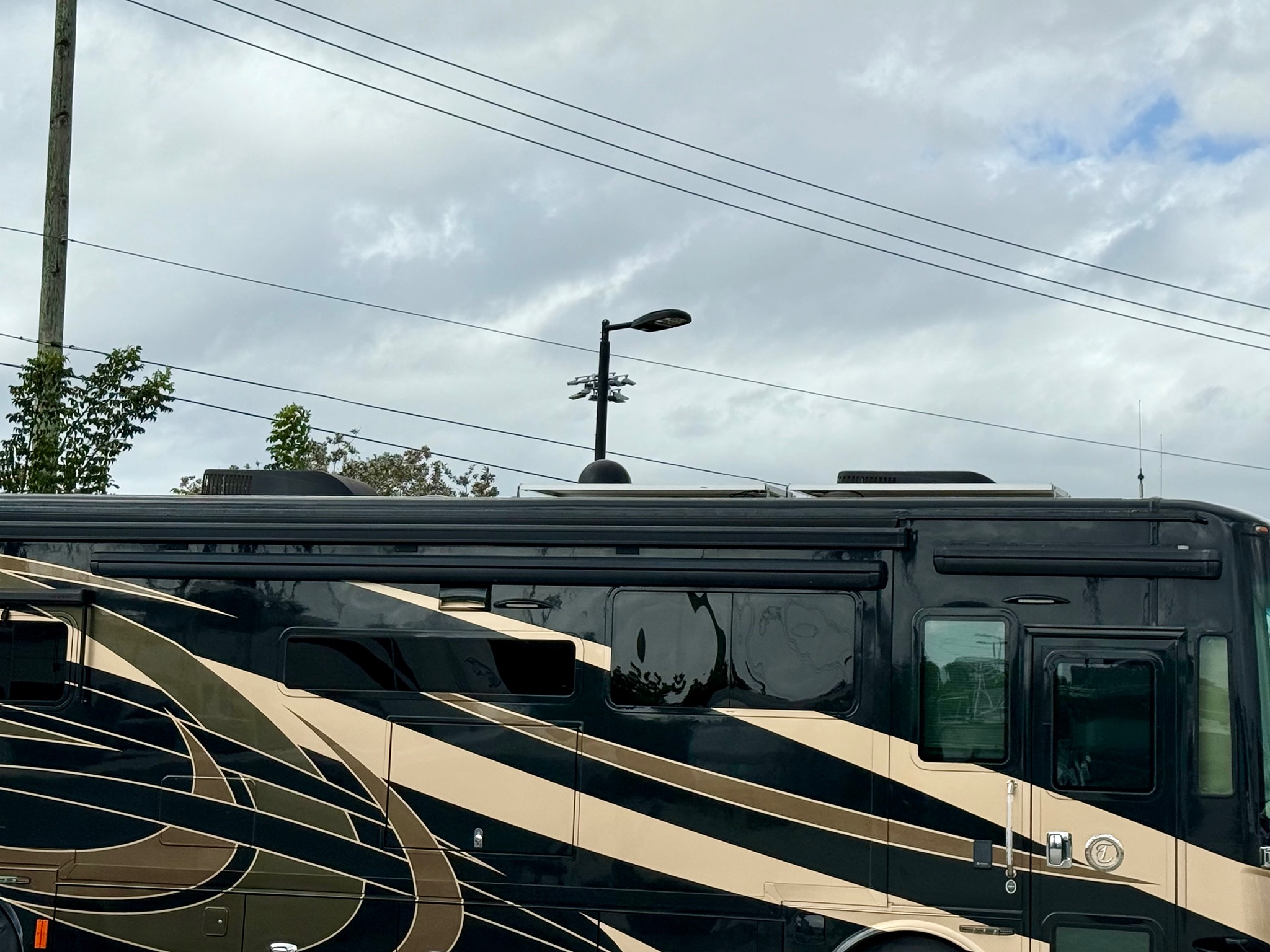 2019 TIFFIN MOTORHOMES PHAETON exterior