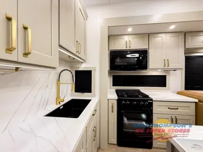 2026 Brinkley Model G photo 9