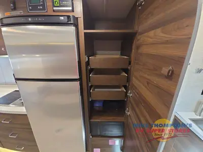 2021 Winnebago Navion photo 33