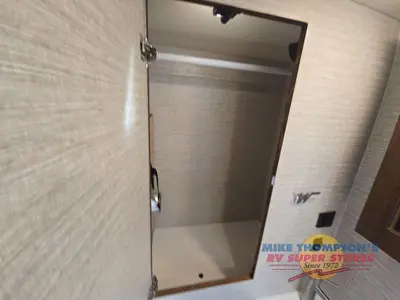 2021 Winnebago Navion photo 36