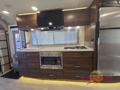 2021 Winnebago Navion photo 28