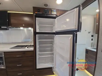 2021 Winnebago Navion photo 32
