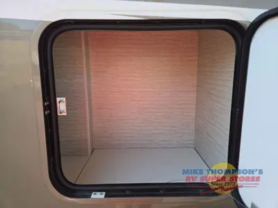 2021 Winnebago Navion photo 44