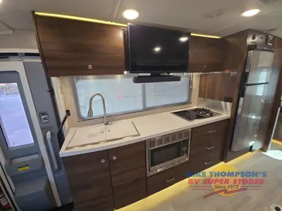 2021 Winnebago Navion photo 26