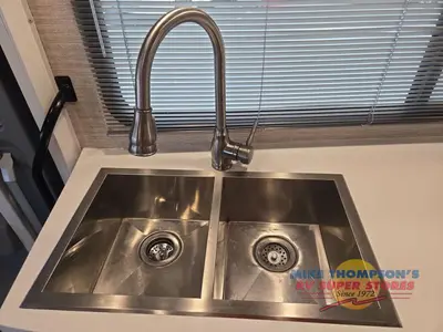 2021 Winnebago Navion photo 31