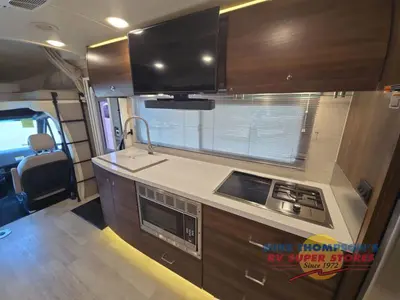 2021 Winnebago Navion photo 27