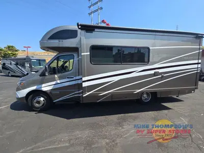 2021 Winnebago Navion photo 12