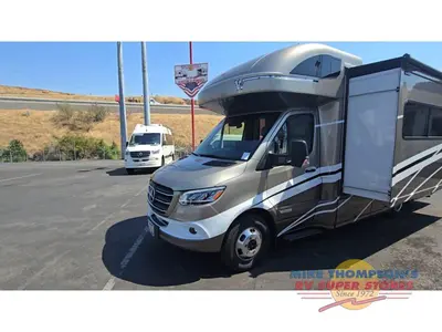 2021 Winnebago Navion photo 4