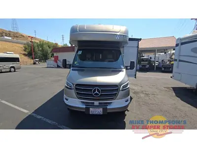 2021 Winnebago Navion photo 3