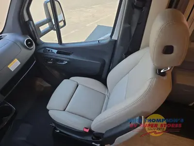 2021 Winnebago Navion photo 19