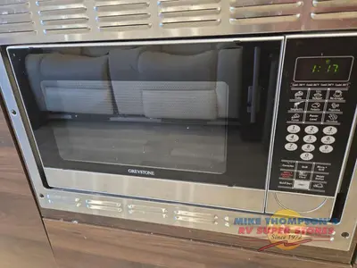 2021 Winnebago Navion photo 30