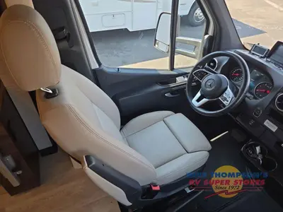 2021 Winnebago Navion photo 18