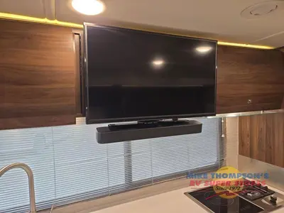 2021 Winnebago Navion photo 25