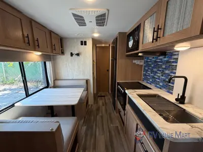 2022 Prime Time RV Avenger photo 10