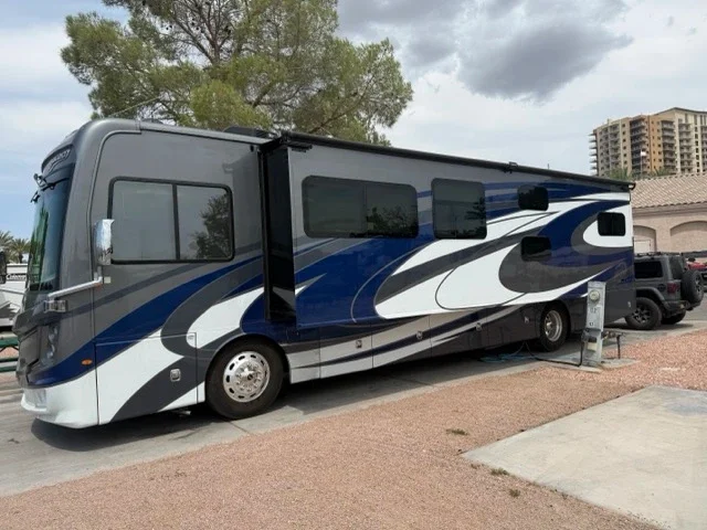 2021 FLEETWOOD DISCOVERY exterior