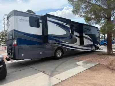 2021 FLEETWOOD DISCOVERY photo 3