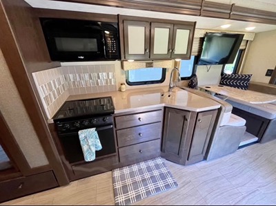 2020 THOR MOTOR COACH WINDSPORT photo 9