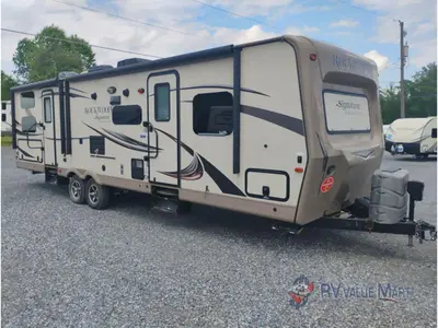 2016 Forest River RV Rockwood Signature Ultra Lite photo 2