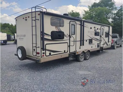 2016 Forest River RV Rockwood Signature Ultra Lite photo 8