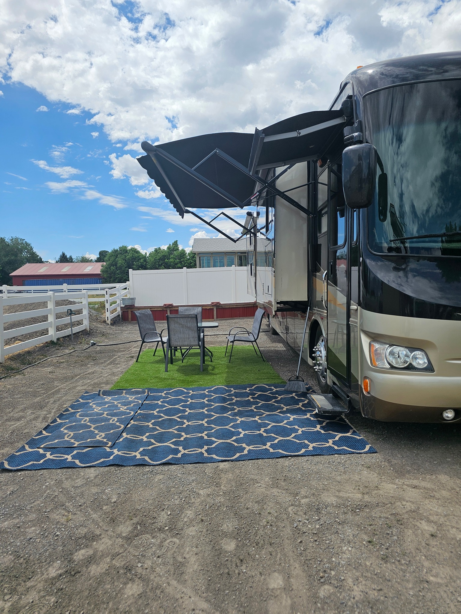 2014 FOREST RIVER BERKSHIRE exterior