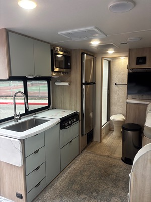 2024 WINNEBAGO MICRO MINNIE photo 2