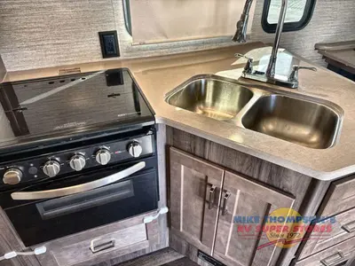 2022 Winnebago Sunstar photo 32