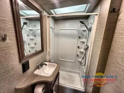 2022 Winnebago Sunstar photo 43