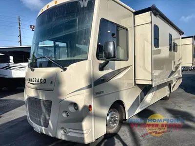 2022 Winnebago Sunstar photo 11