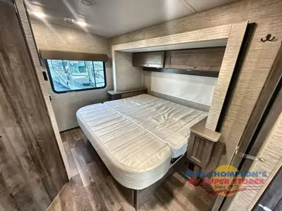 2022 Winnebago Sunstar photo 38