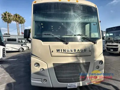 2022 Winnebago Sunstar photo 10
