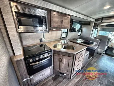 2022 Winnebago Sunstar photo 31