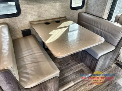 2022 Winnebago Sunstar photo 28