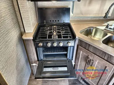 2022 Winnebago Sunstar photo 33