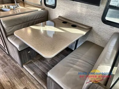 2022 Winnebago Sunstar photo 29