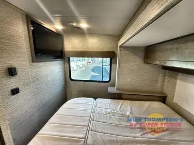 2022 Winnebago Sunstar photo 39