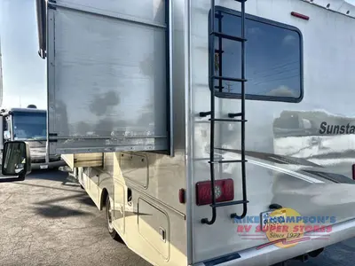 2022 Winnebago Sunstar photo 8