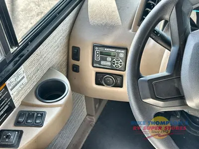 2022 Winnebago Sunstar photo 21