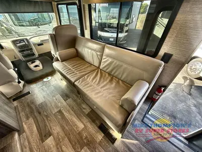 2022 Winnebago Sunstar photo 26