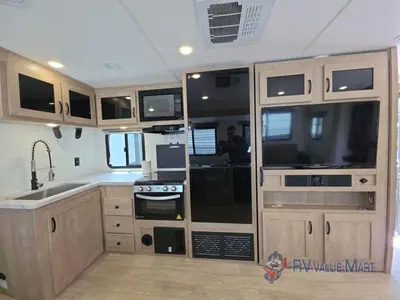 2025 Palomino SolAire photo 12