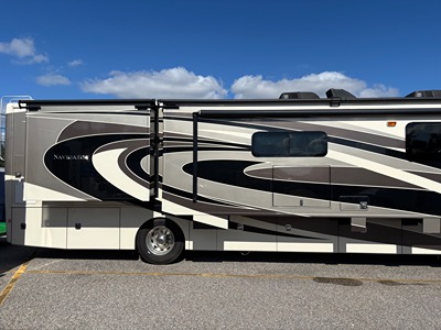 2019 HOLIDAY RAMBLER NAVIGATOR photo 10