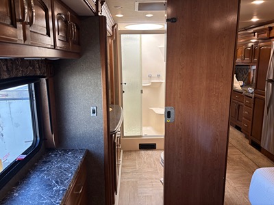 2019 HOLIDAY RAMBLER NAVIGATOR photo 9