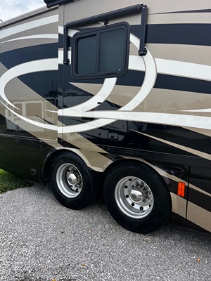2011 TIFFIN MOTORHOMES ALLEGRO BUS photo 10
