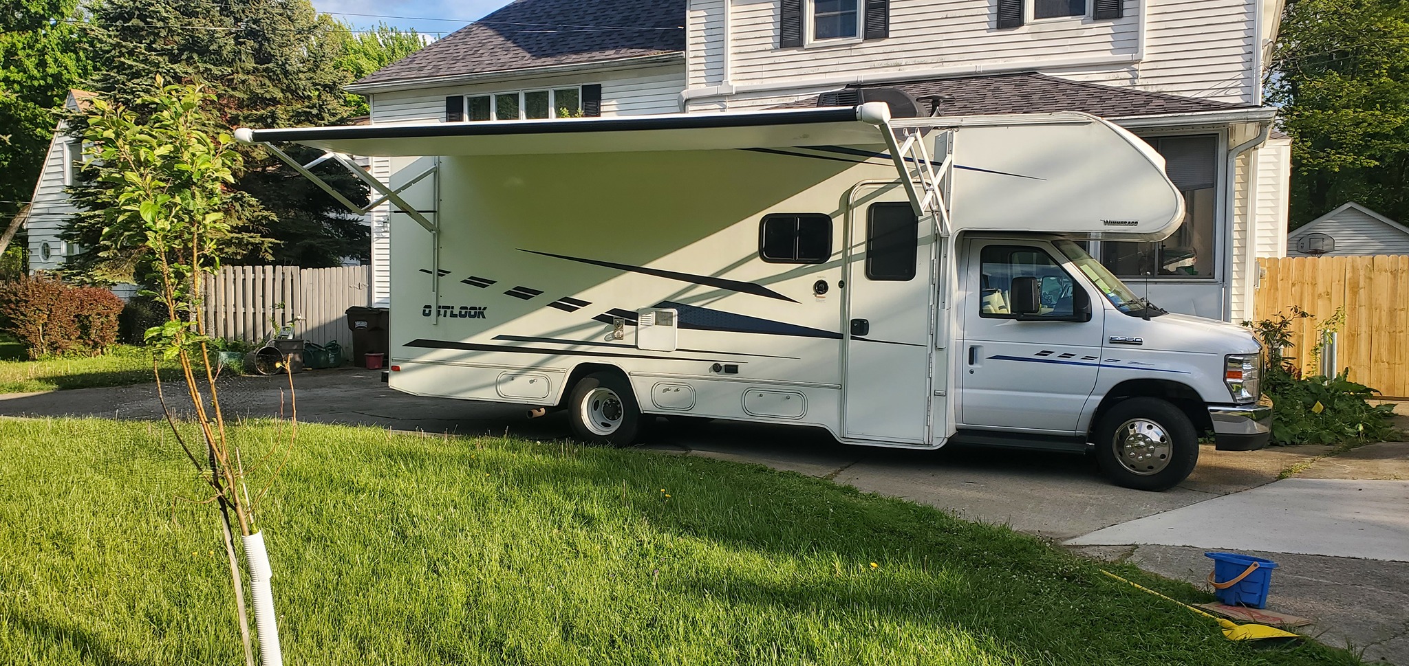 2019 WINNEBAGO OUTLOOK exterior