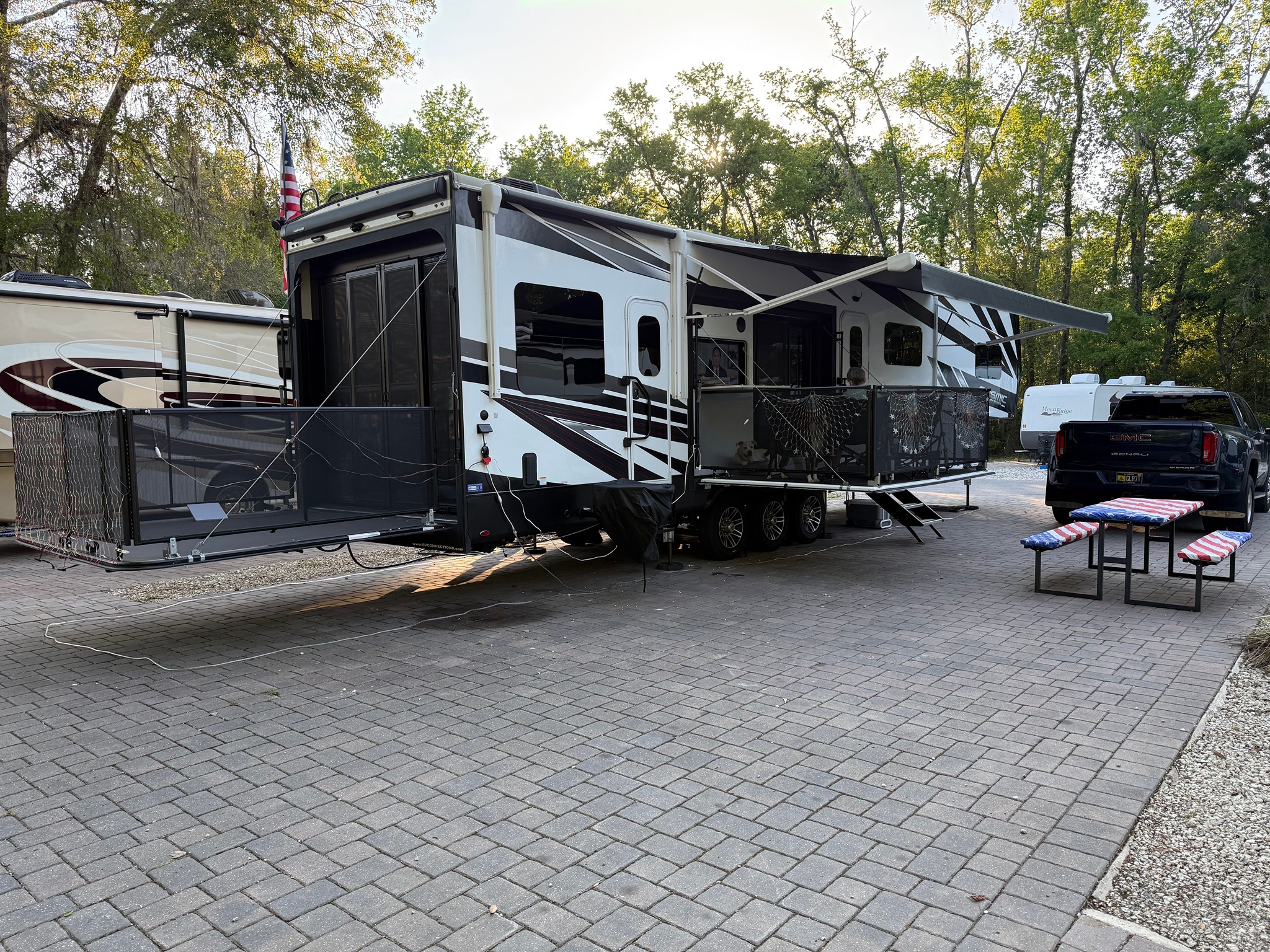 2023 JAYCO SEISMIC LUXURY SERIES exterior