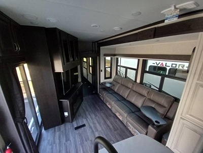 2023 JAYCO SEISMIC LUXURY SERIES photo 5