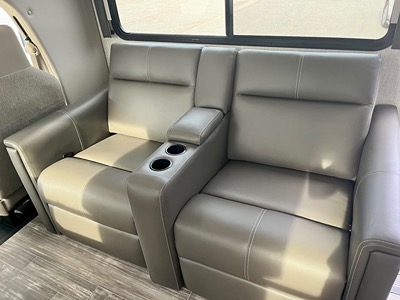 2025 THOR MOTOR COACH GENEVA photo 6