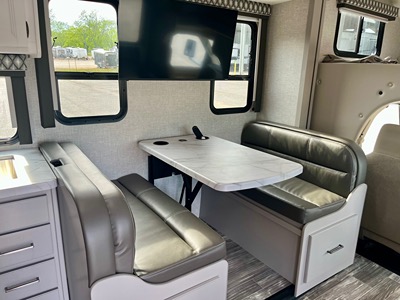 2025 THOR MOTOR COACH GENEVA photo 9